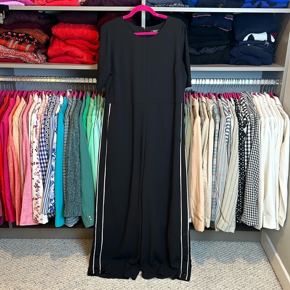 Vera Wang black with white side stripes short sleeve jumpsuit size L